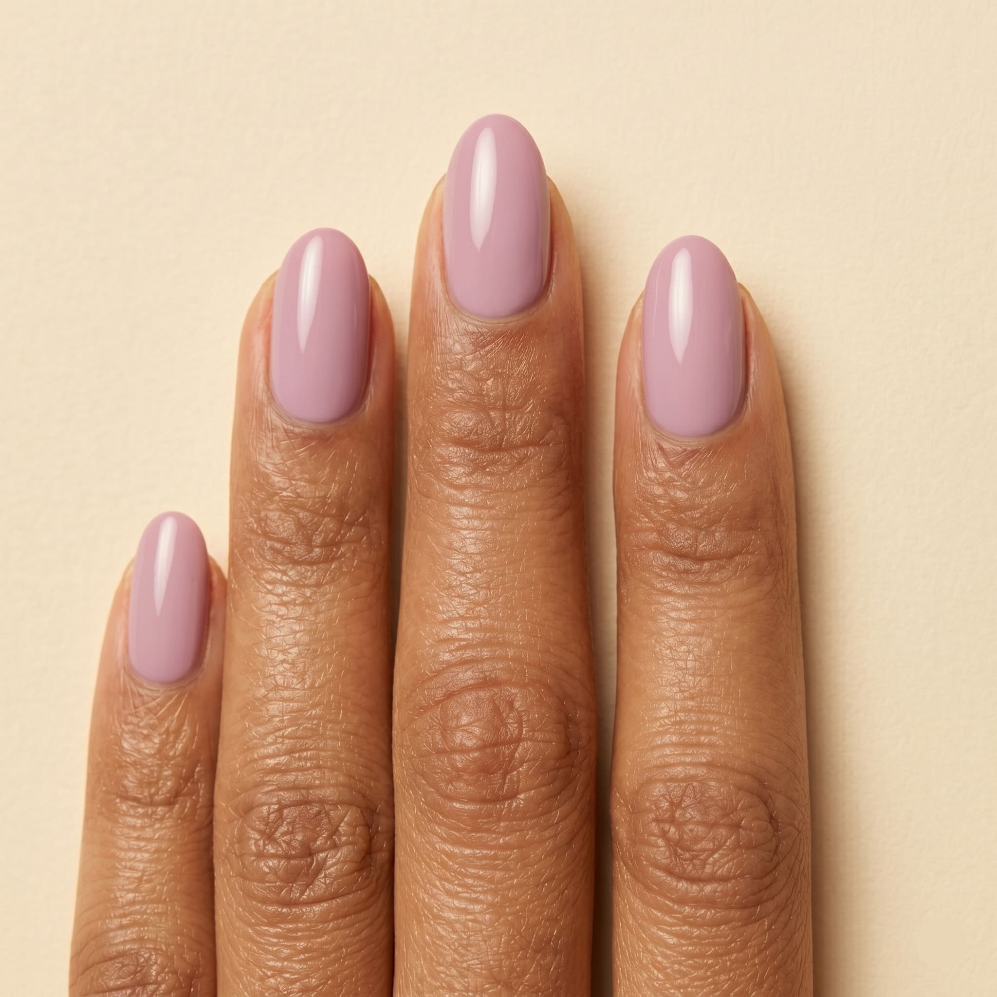 Soft pembe gül kurusu kalıcı oje uygulanmış bakımlı eller, No.121