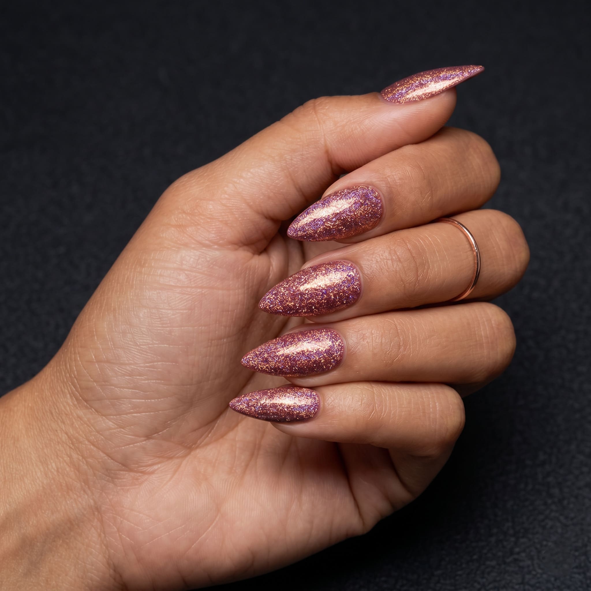 Antik gül mauve bakır altın disco kalıcı oje uygulanmış bakımlı eller No.DD06